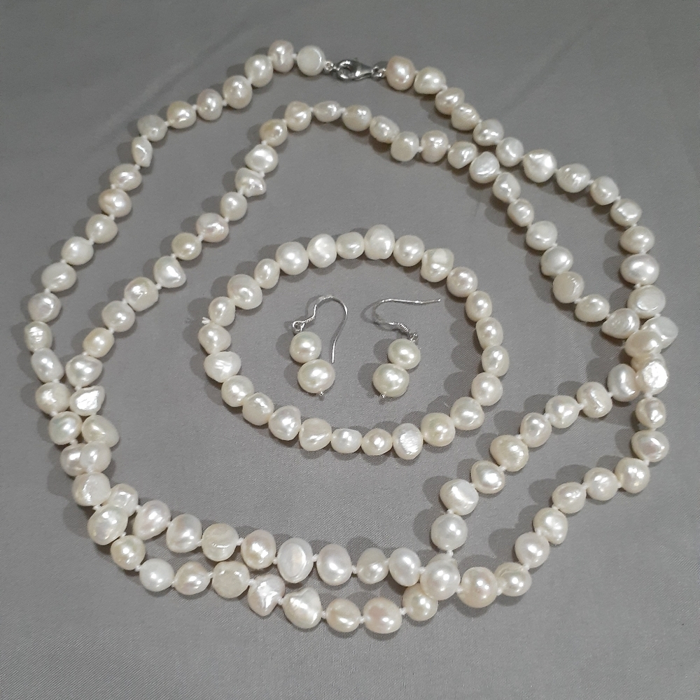 White freshwater pearl jewelry set